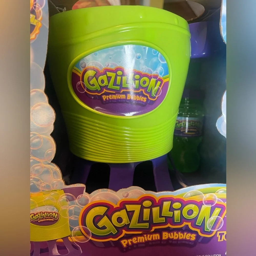 Gazillion Premium Bubble Machine Tornado Kids Outdoor Toy NEW
